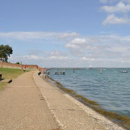 Solent Cottage - PQQU Yarmouth  Eksteriør bilde